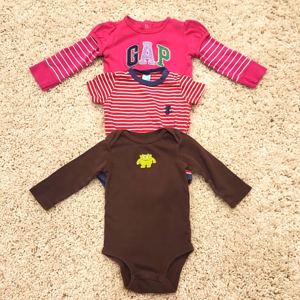 Bundle of 3 Baby Bodysuits size 6 mo